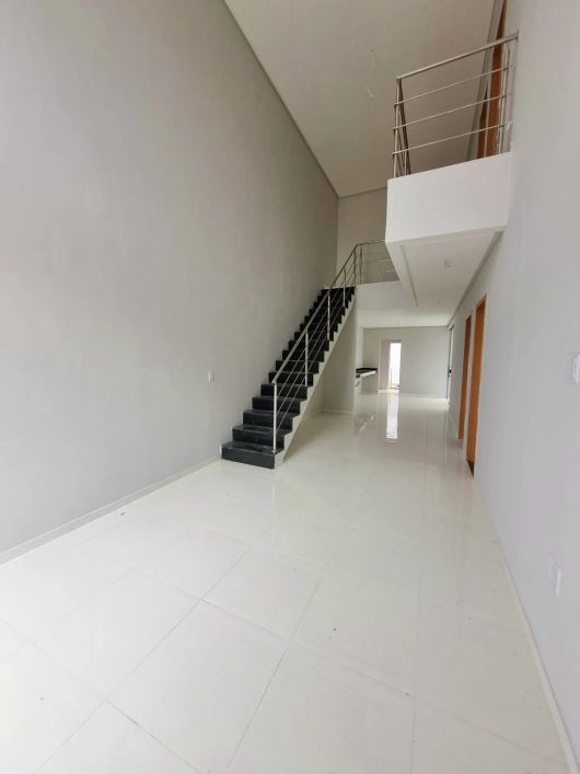 QUARTZO - Casa duplex, 4/4 sendo 3 suítes, área gourmet e Piscina.