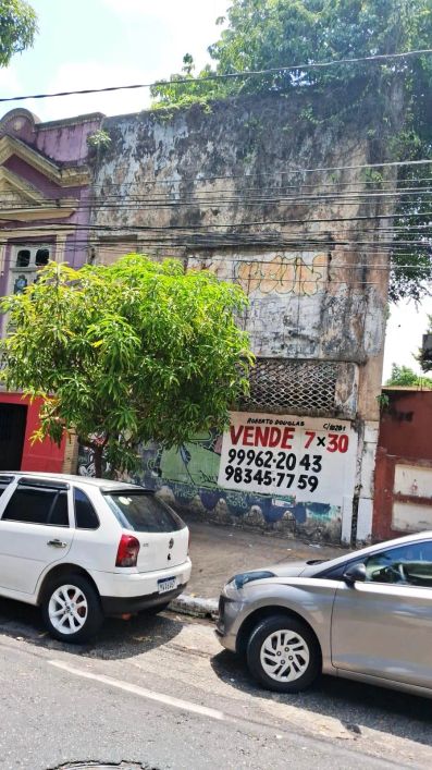 Terreno na Av. Generalissimo Deodoro, ao lado Faculdade de Medicina, 7X30.