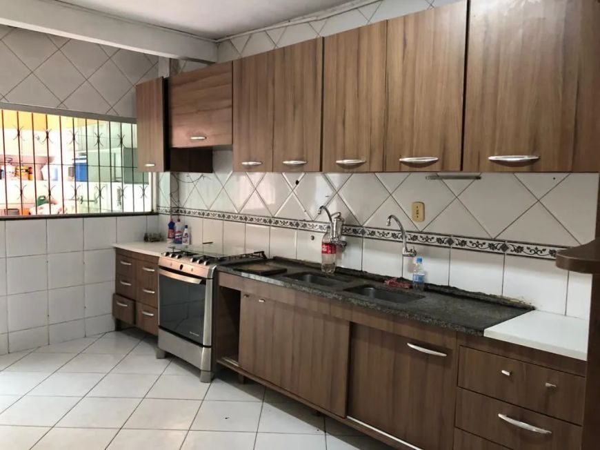 vendo casa com 3 suítes, possui 200 metros quadrados em São Brás - Belém - PA