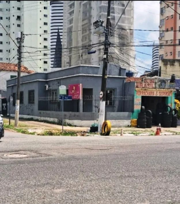 Esquina vendo 10x23 na Rua Curuçá com Pombal, prox. a Praça Brasil.