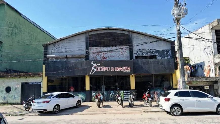 Galpão com 814 m2, na Av. Celso Malcher px. a Feira