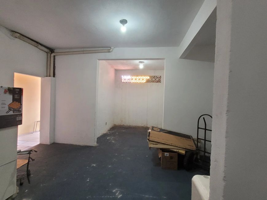Lene Pegado Vende Casa de 2 Pavimentos próx da Boate Locomotiva