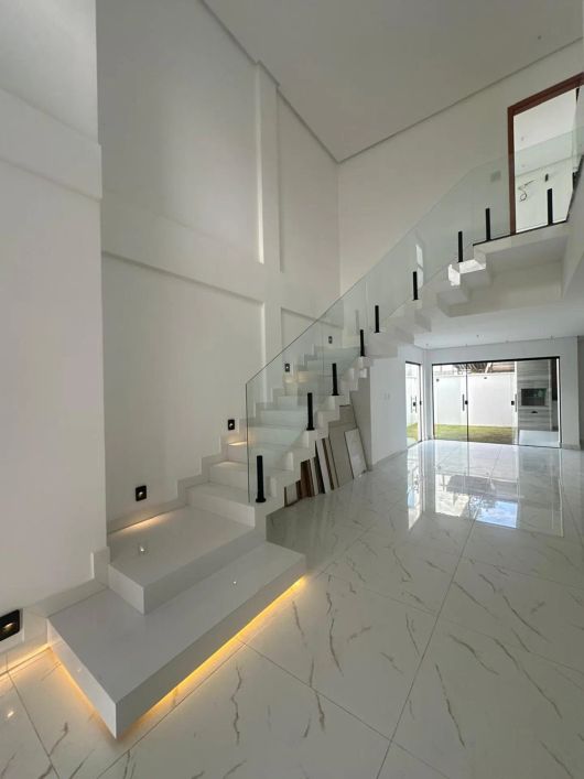 QUARTZO - Casa duplex de 180m² com 3 suítes.