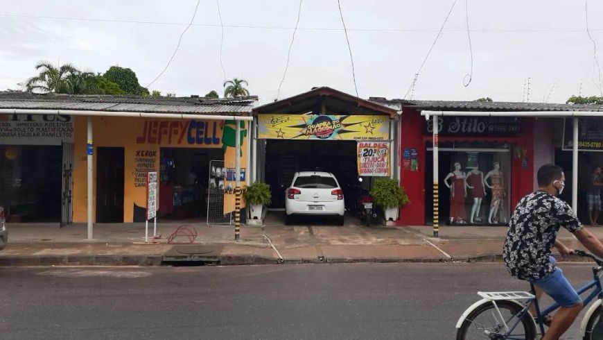 Prédio 20x40 na Feira da 5ª Rua do Tenoné, c/ 5 Lojas.
