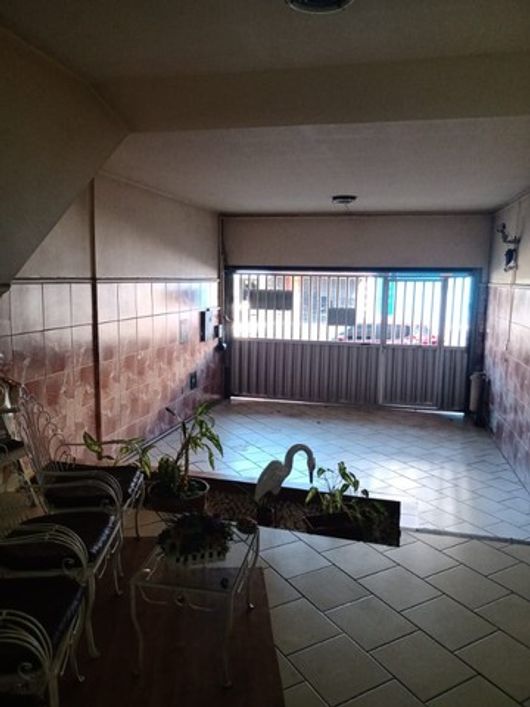 Vendo casa com três quartos na Castelo Branco