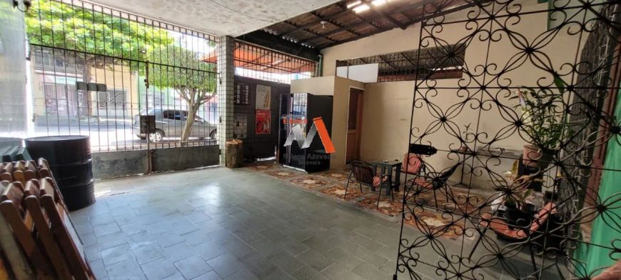 CASA DE 2 PAVIMENTOS NA MUNDURUCUS! ÁREA TOTAL DE 264M². 2 VAGAS DE GARAGEM.