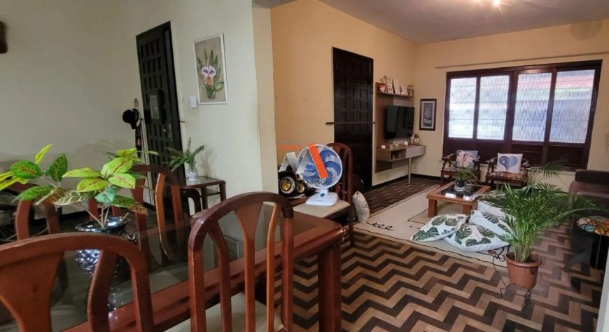 CASA DE 2 PAVIMENTOS NA MUNDURUCUS! ÁREA TOTAL DE 264M². 2 VAGAS DE GARAGEM.