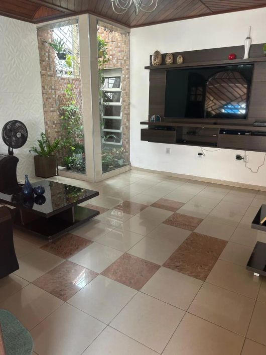 Imóvel para venda tem 240 m² com 4 /4, sendo 2 suítes em Marambaia - Belém - PA