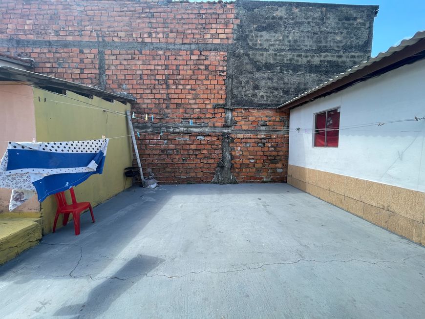 Vende-se: Vila de Kit Nets, Casa e Dois Pontos Comerciais na Marambaia