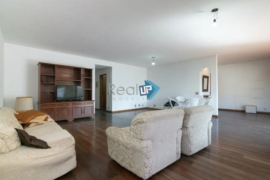 APARTAMENTO NA SEGUNDA QUADRA DA PRAIA NO LEBLON!