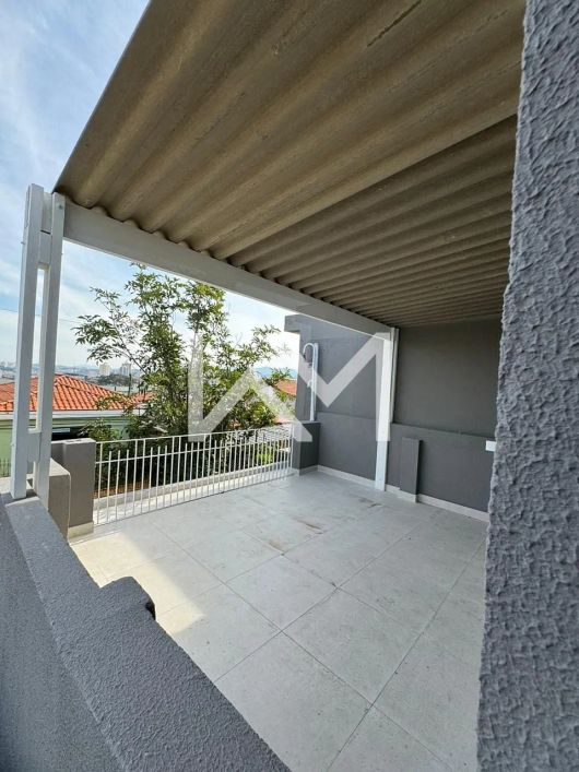 Linda Casa Assobradada com 2 Dormitórios - 125m², 1 Vaga - Jardim Leda