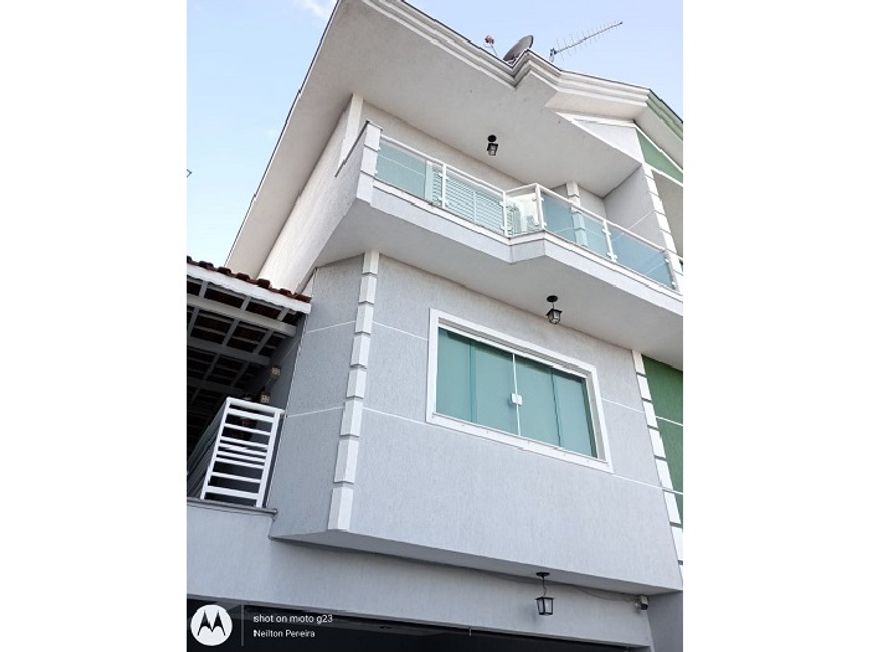 Sobrado vago com 3 suítes, 177 m², 4 vagas de garagem no Jardim Vila Galvão - Guarulhos - SP