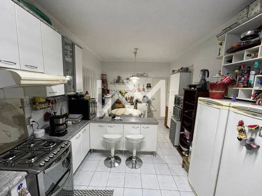 Sobrado com sótão e 4 dormitórios, à venda no Jardim Santa Clara em Guarulhos, SP
