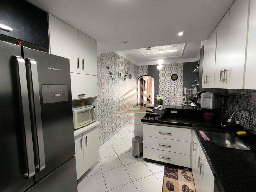 Casa em condomínio fechado, com 4 dormitórios sendo 4 suítes, 5 vagas à venda, 300 m² por R$ 850.000