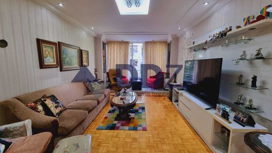 Apartamento - / Residencial / Copacabana