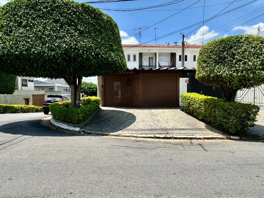 Casa tipo para venda com 3 quartos, sendo 2 suítes, 195m²