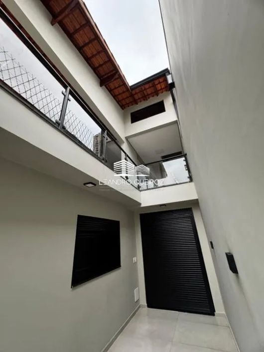 Casa à Venda com 180m², 2 dormitórios, 1 suíte, 2 salas e 2 vagas!!!