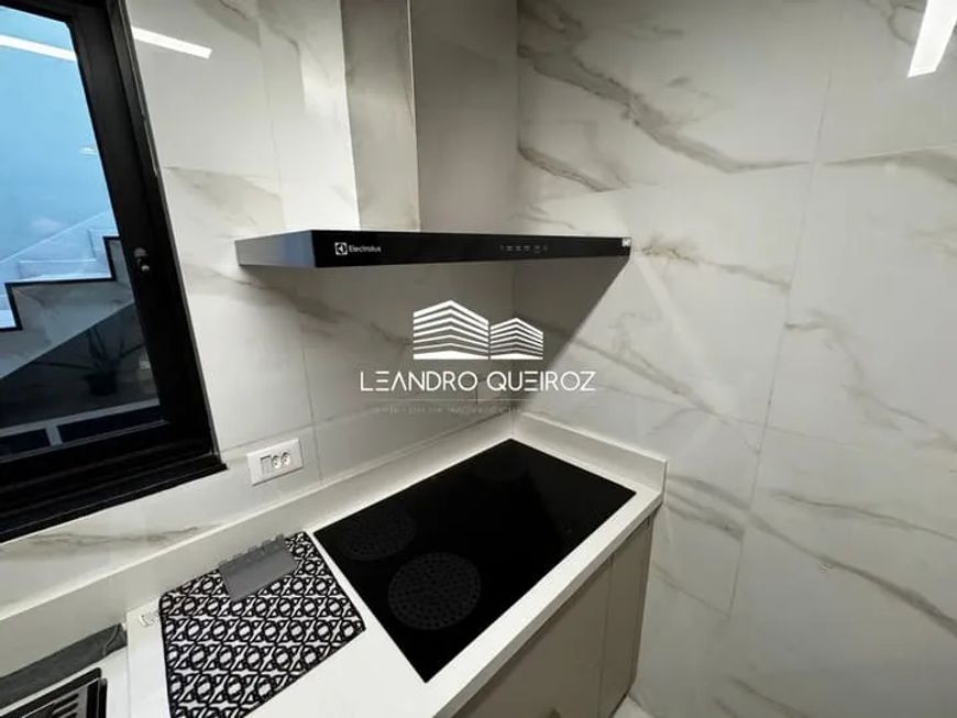 Casa à Venda com 180m², 2 dormitórios, 1 suíte, 2 salas e 2 vagas!!!