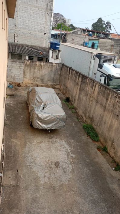 Sobrado para venda com 250m² e 6 vagas em Guarulhos