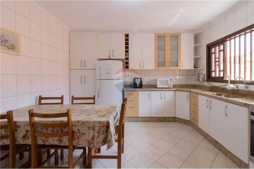 Sobrado á venda com 104 m2 Picanço