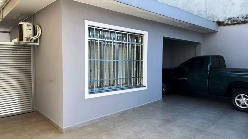CASA TÉRREA 3 DORMITORIOS 6 VAGAS DE GARAGEM - BAIRRO VILA AUGUSTA