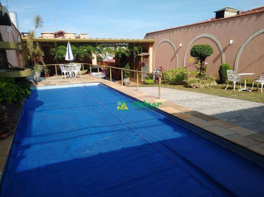 SOBRADO COM PISCINA (TERRENO 500m2)- 4 Dormitórios (2 suítes), no Bairro do Bom Clima