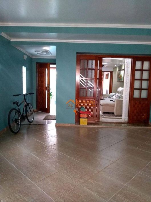 Sobrado com 3 dormitórios à venda, 270 m² por R$ 954.000,00 - Vila Hulda - Guarulhos/SP