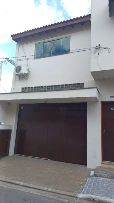Sobrado residencial com ponto comercial embaixo, 2 dormitórios, 300m² e 2 vagas