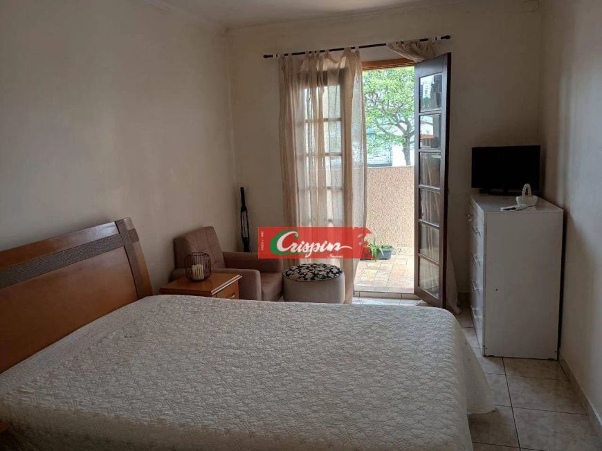 casa com uma edícula