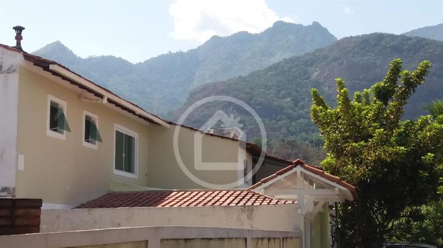 Casa de Condomínio 3 quartos, sendo 1 suíte