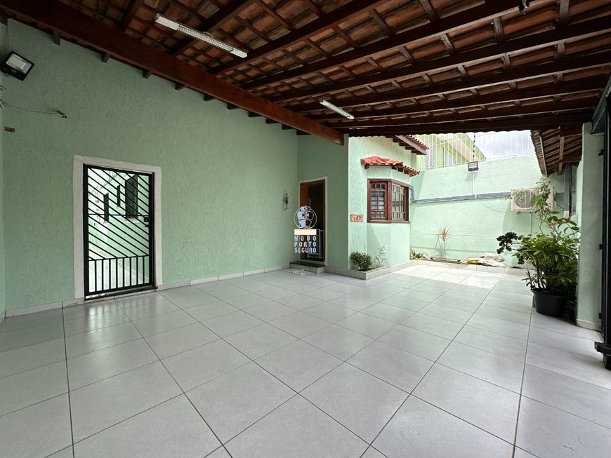 Casa à venda na Vila Capitão Rabelo.