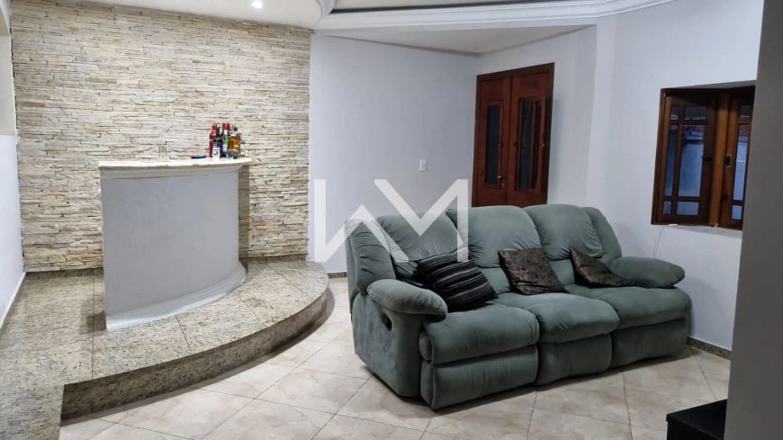 Encantadora casa térrea com 3 dormitórios (2 suítes) e com 132 m² da área construída em Vila Flórid