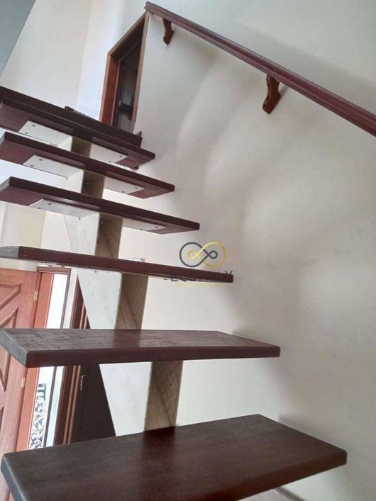 Vende - Sobrado com 2 Casas Independentes - 145m² - Parque Santo Antonio - Guarulhos.