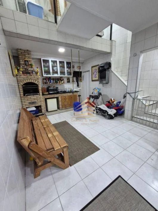 Sobrado com 3 dormitórios sendo 1 suíte, área gourmet e 2 vagas à venda, 120 m² por R$ 755.000 - Jar