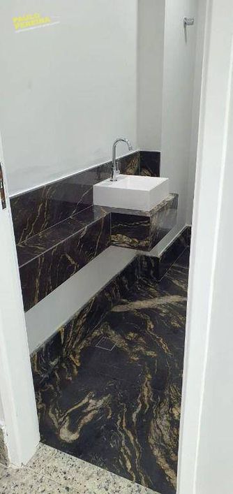 Prédio comercial Novo Próximo ao Centro