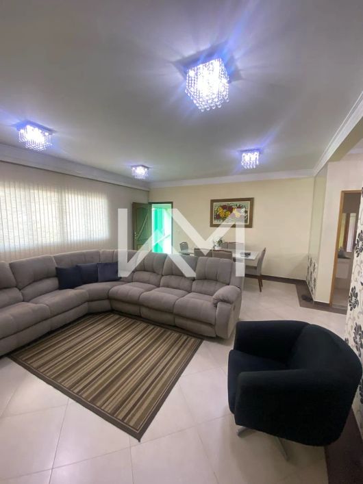 Sobrado à venda com 210m² de área construida, mobiliado, 3 suítes, 4 vagas de garagem - Jardim San