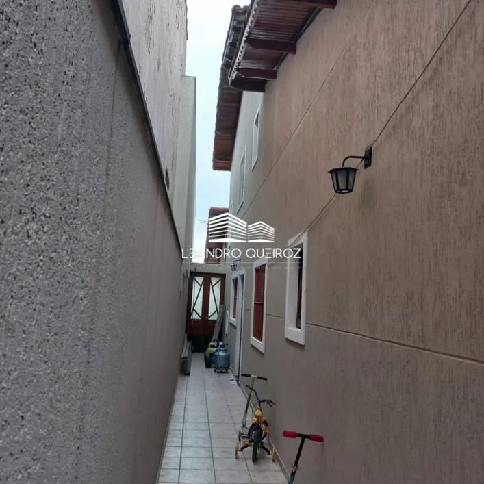 Sobrado à Venda Pq Santo Antonio Guarulhos com 150m², 3 dormitórios, 1 suíte, 2 salas e 3 vagas!!!