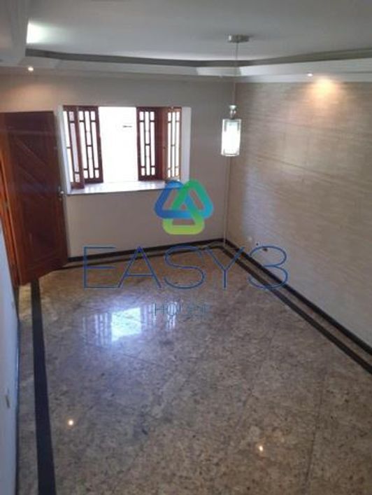 Sobrado á Venda em Gopoúva - 203m², 3 dormitórios, 1 Suíte, 3 banheiros, churrasqueira e 5 vagas.