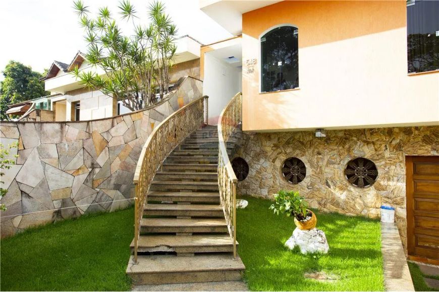 "Linda Casa na Vila Rosália: 3 suítes - Espaço e Conforto"