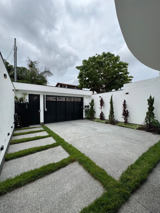 Sobrado para venda possui 260 metros quadrados com 4 quartos em Jardim City - Guarulhos - SP