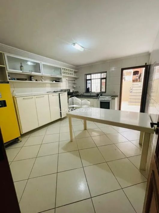 Sobrado em Guarulhos no bairro Vila Rosalia com 140m², 3 dormitórios, 3 suítes, 2 salas e 3 vagas!!!