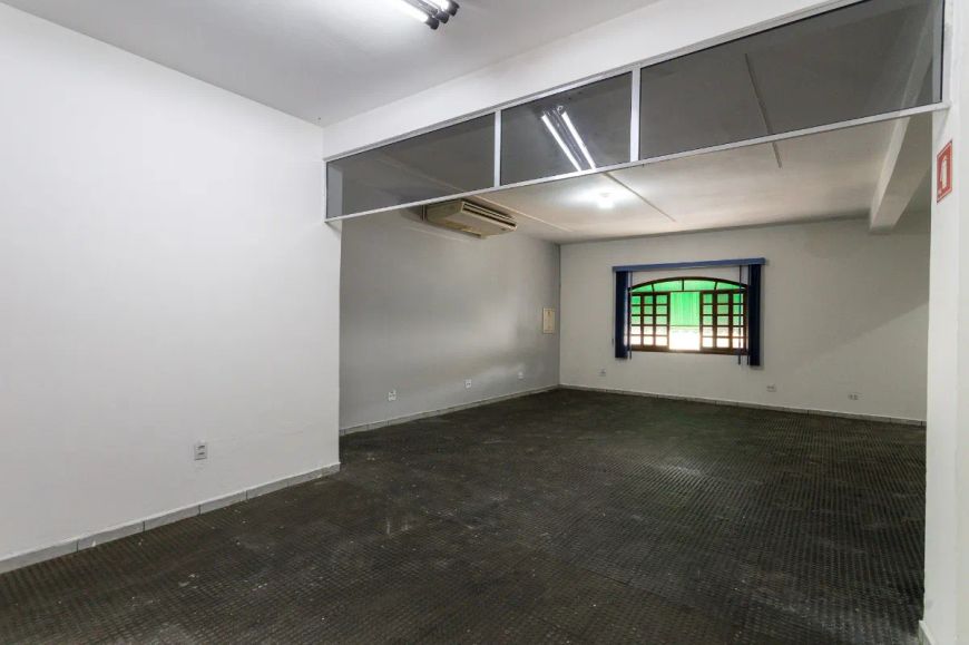 Casa comercial para venda, 242m²