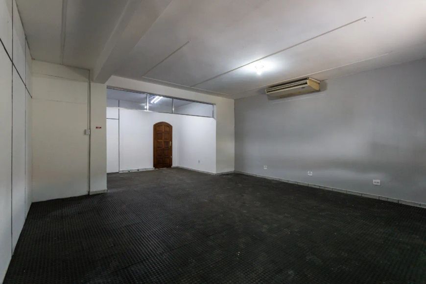 Casa comercial para venda, 242m²