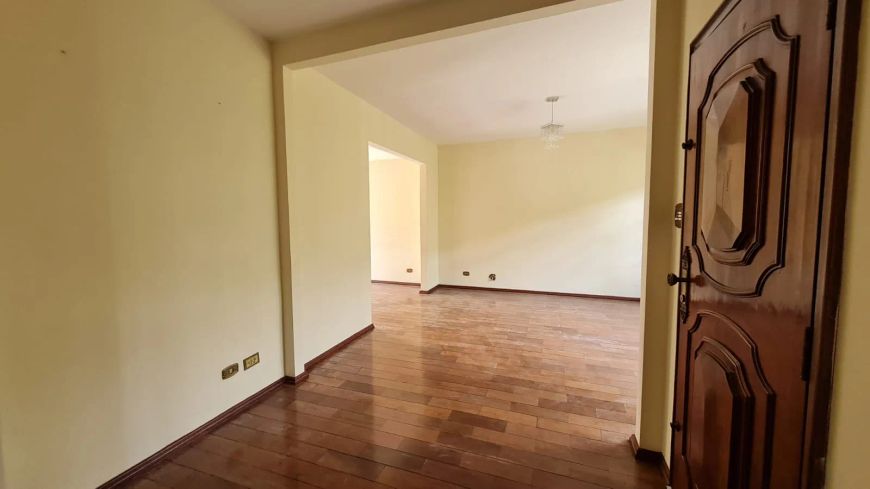 Sobrado à Venda | 210 m² | 3 quartos (1 suíte) | 2 vagas em Vila Pedro Moreira - Guarulhos/SP