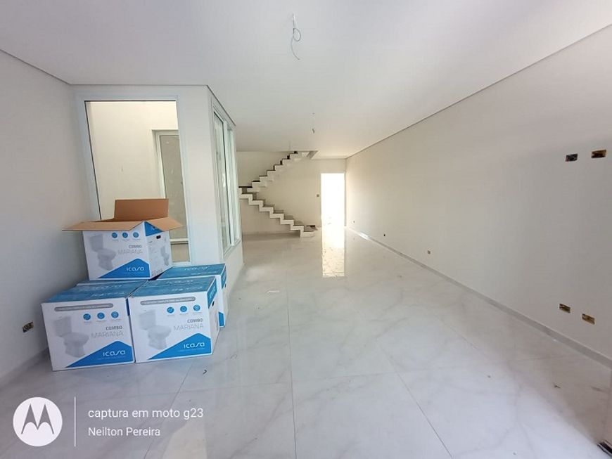 Sobrado novo com piscina, 3 suítes, 250 m², 4 vagas no Jardim Santa Clara - Guarulhos - SP