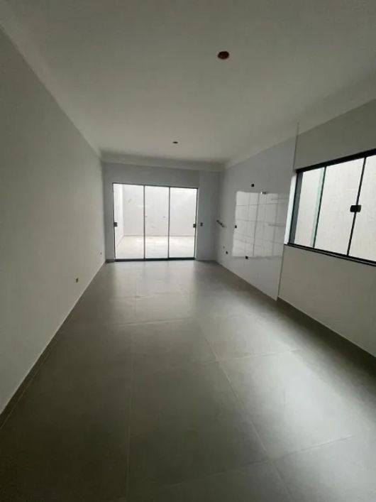 Sobrado em Jardim Vila Galvão com 3 suítes e 4 vagas - Guarulhos