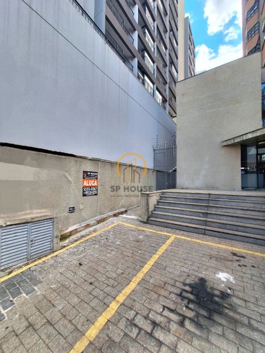 Loja de 2 pavimentos, 100m², Campo Belo, 3 salas, 2 banheiros, cozinha, corredor lateral,