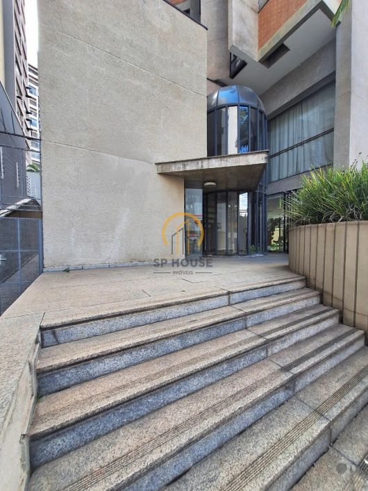 Loja de 2 pavimentos, 100m², Campo Belo, 3 salas, 2 banheiros, cozinha, corredor lateral,