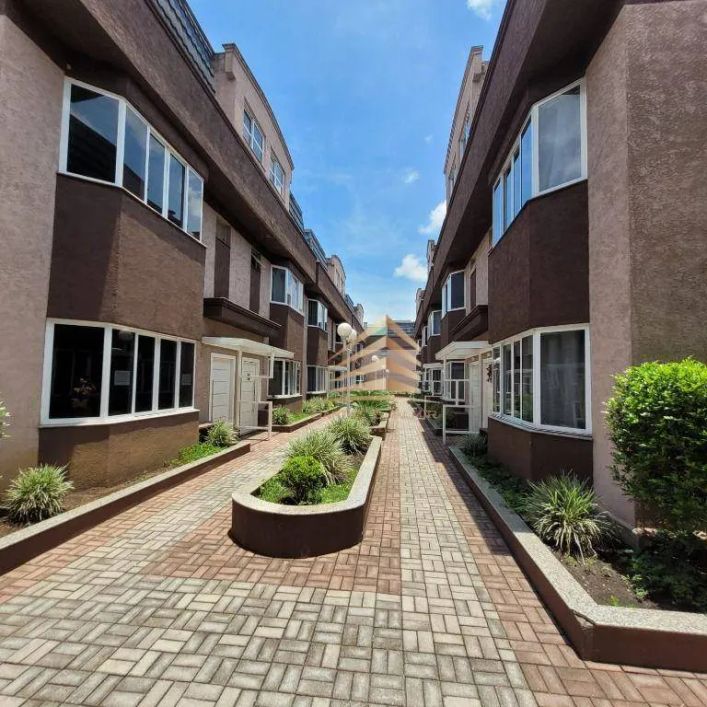 EURO VILLE, , 227m², 3 Dormitórios, 1 Suíte, 4 Vagas.