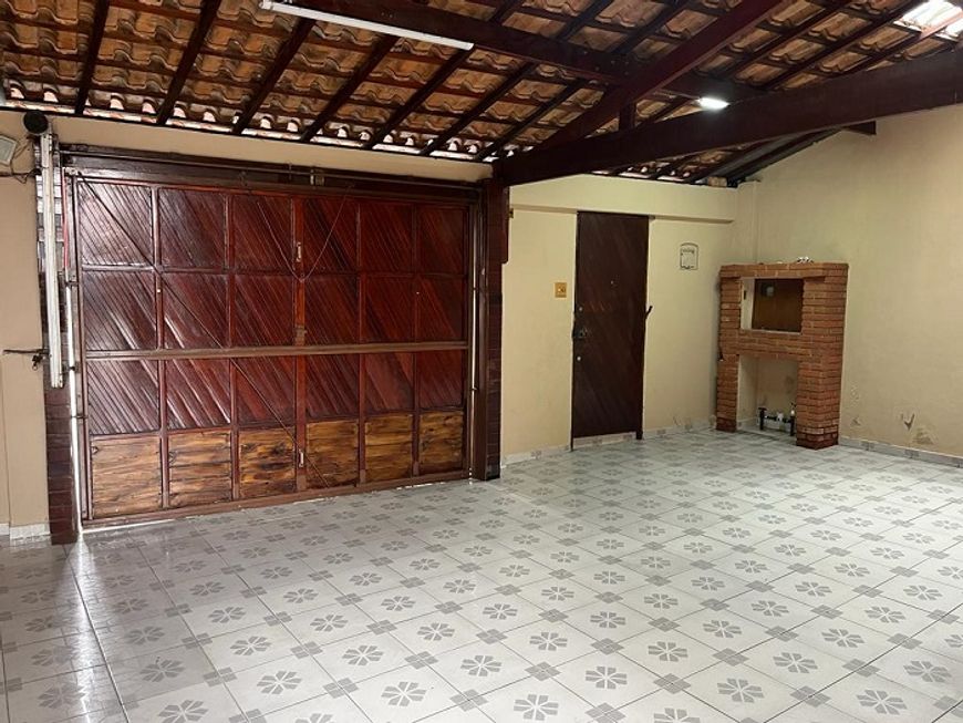 Sobrado com 3 dormitórios, 1 suíte, 232 m², 2 vagas de garagem na Vila Augusta - Guarulhos - SP